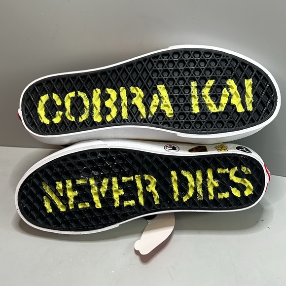 Vans Old Skool Cobra Kai Never Dies low canvas sneakers Men’s 8/Women’s 9.5. NWT - Picture 10 of 16